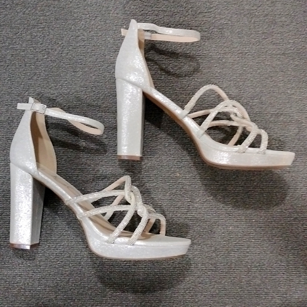 Sugar Women's Petal Dress Sandals 8.5 M White